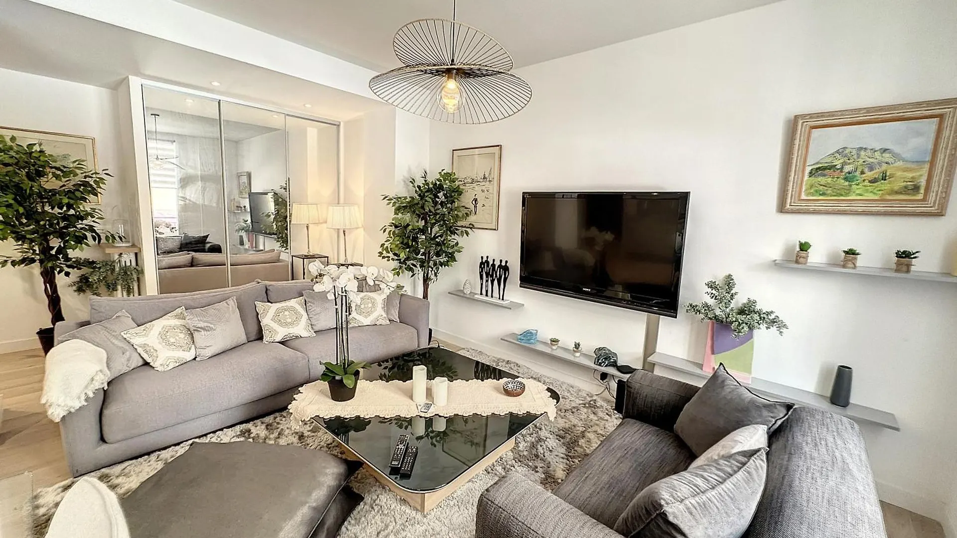 Pah1 - Tres Beau 2 Pieces Dans Une Rue Pietonne Cannes 0*,  France